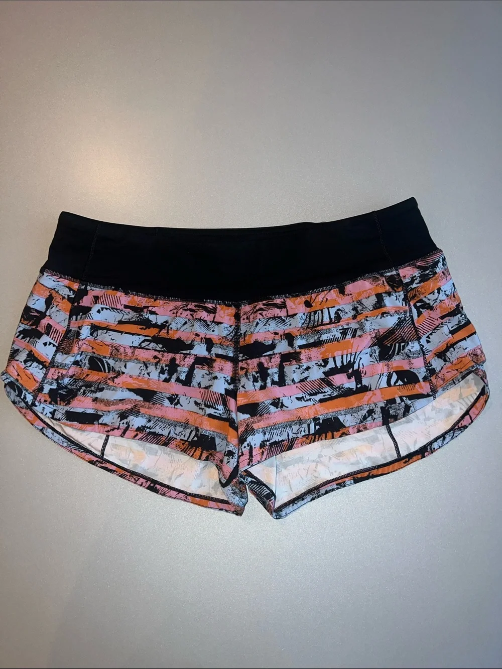 Lululemon Speed Up Shorts - Picture 5 of 10